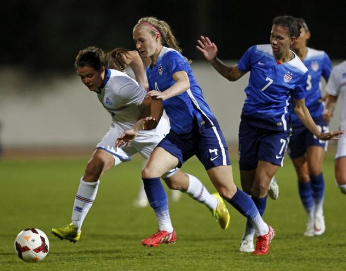 Becky Sauerbrunn and Shannon Boxx defending against Iceland on March 9, 2015. (Jose Manuel Ribeiro/AFP/Getty Images)